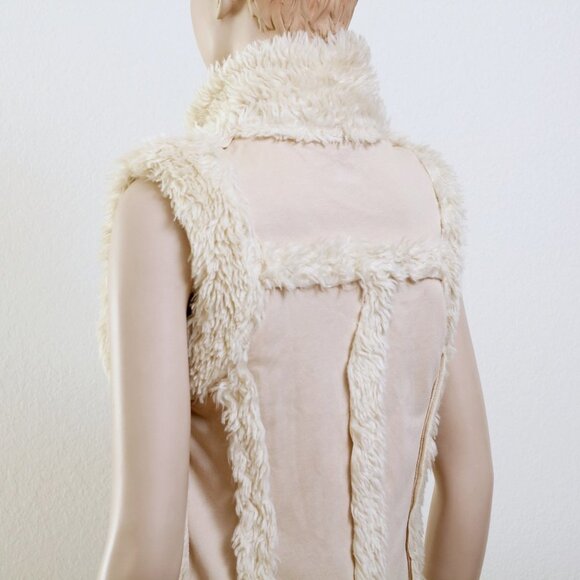 Twisted Heart Sherpa Vest - Picture 5 of 12